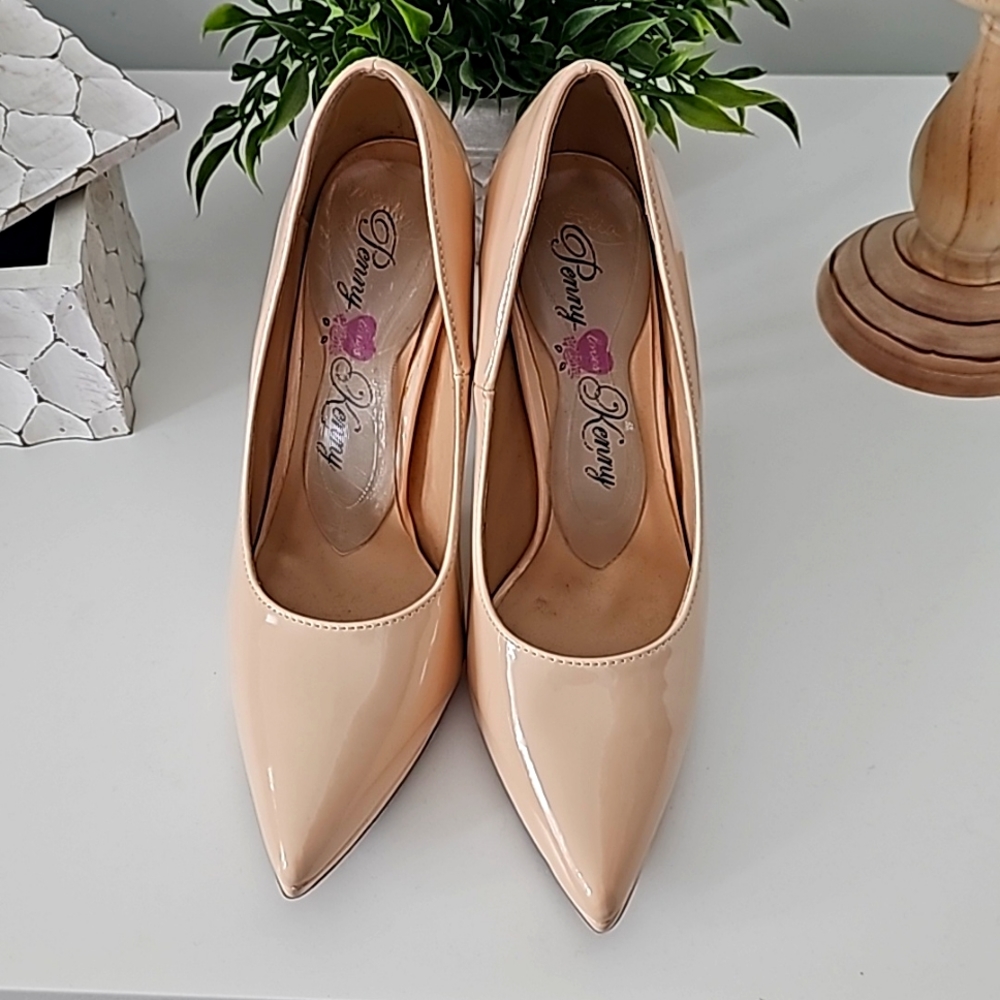 Womens Penny Kenny 4 inch nude patent leather heels size 7 worn once excellent